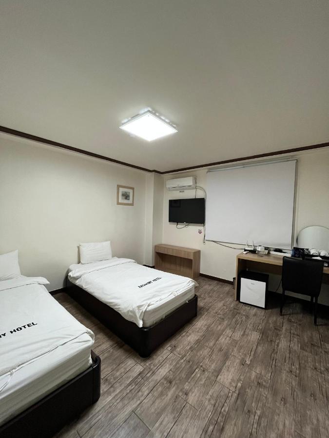 Ekonomy Hotel Mokpo Luaran gambar